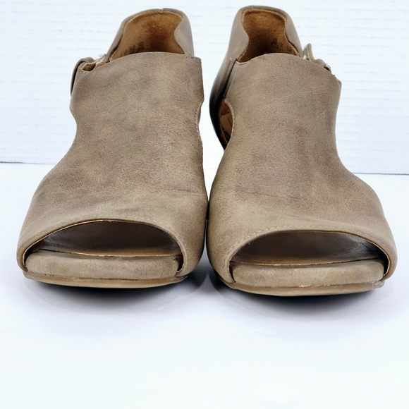 Natural Soul Daya by Naturalizer Womens 6.5 M~Sandals~Beige~Block Heel~Open Toe - Picture 9 of 11